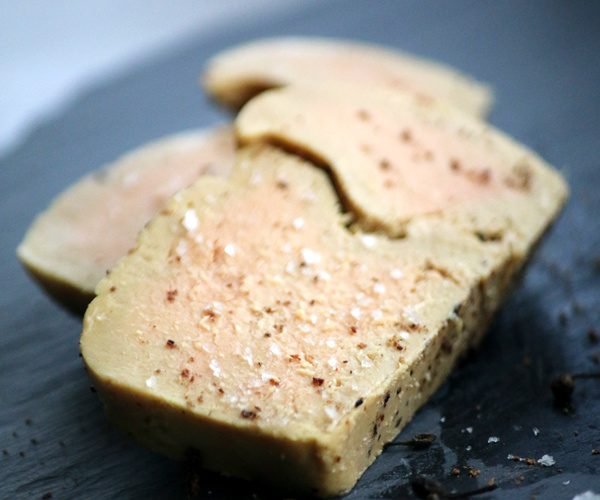 Foie Gras Mi Cuit Dans Du Gros Sel