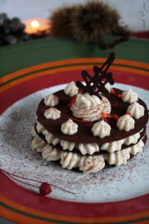 Croquants de chocolat en millefeuille à la crème de marron et zestes de clémentine