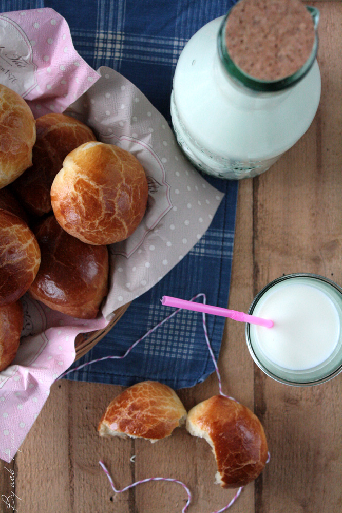 Petites brioches chocolat blanc et fraise