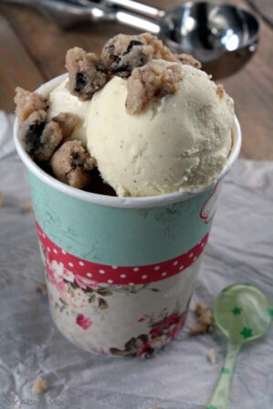 Glace à la vanille et à la Cookie Dough)