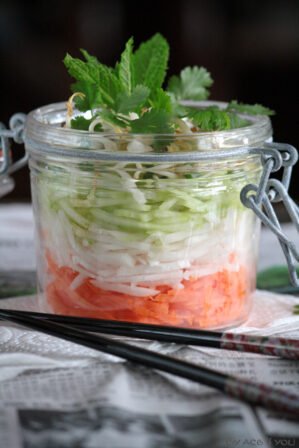 salade thaï végétarienne en bocal