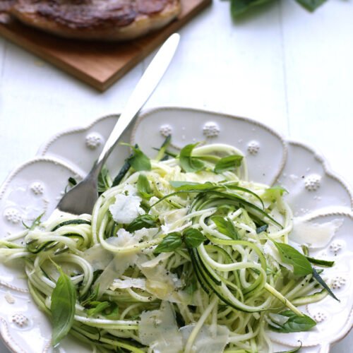 Salade de spaghetti de courgette crue