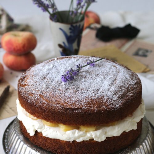 Sponge cake moelleux pêches lavande