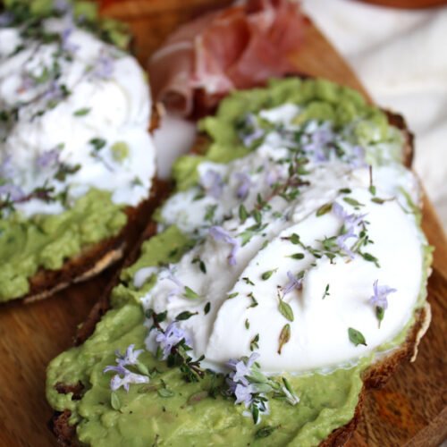 Avocado toast à la burrata