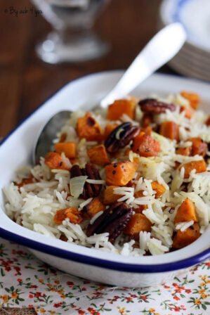 Riz sauté aux patates douces et noix de pécan rôties
