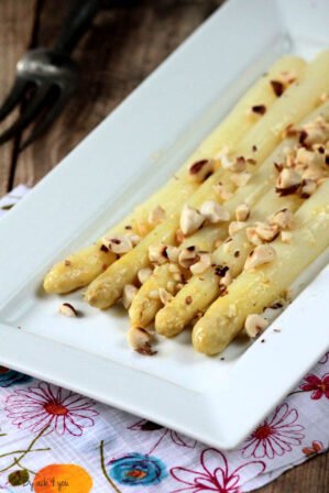 Poêlée d'asperges aux noisettes