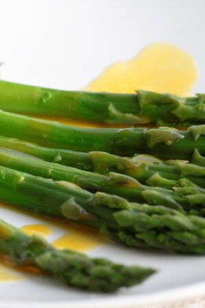Asperges vertes au vinaigre de mangue