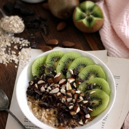 Porridge à l'amande et kiwi