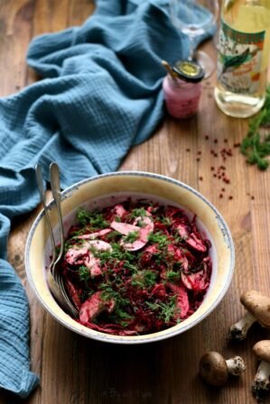Salade de betterave, radis noir et champignon à l'aneth