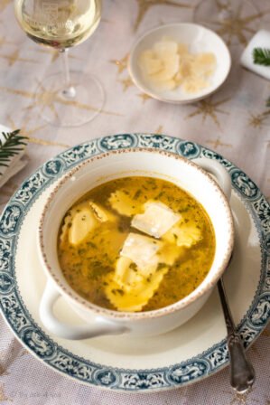 Cappelletti in brodo di parmiggiano