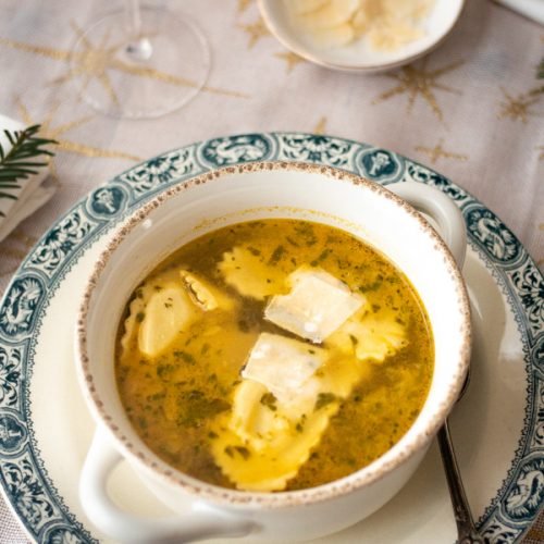 Cappelletti in brodo di parmiggiano