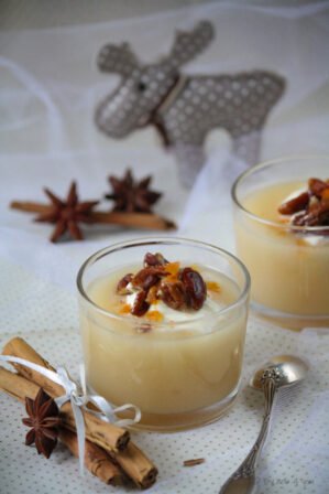 Soupe de poire épicée, chantilly et noix de pécan caramélisée