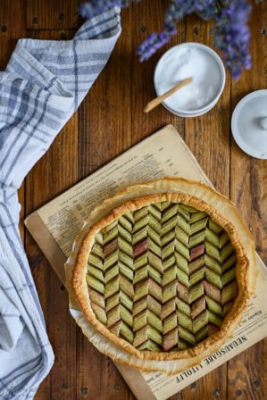 tarte fine à la rhubarbe