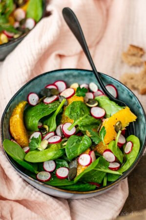 Salade d'épinard frais, radis et orange
