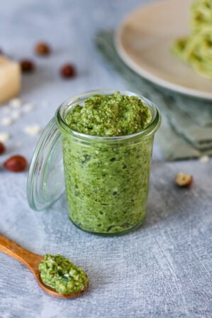 pesto de fanes de radis roses