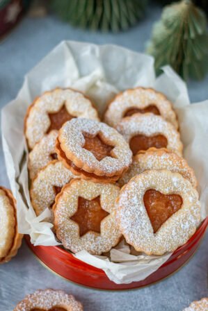 Sablés de Noël à la confiture, pomme et caramel