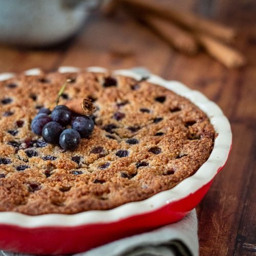 Tarte amandine aux raisins et à la cannelle