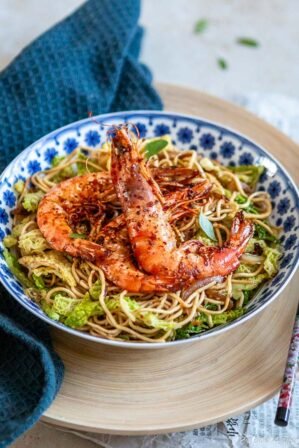Nouilles chinoises sautées, gambas à l'ail