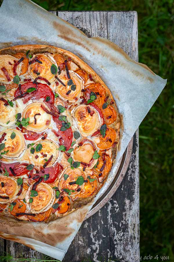 Tarte fine tomate et chèvre  