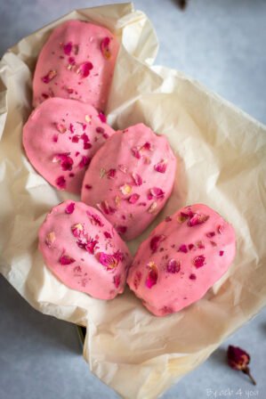 Madeleines rose glacées