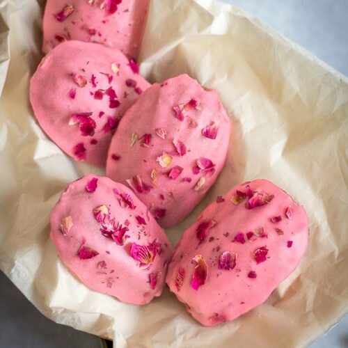 Madeleines rose glacées