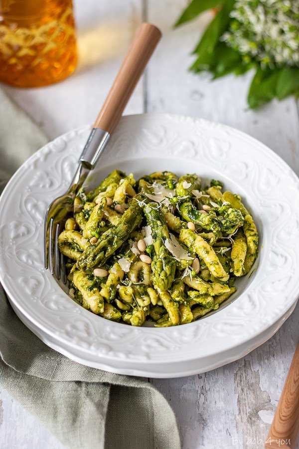 spätzle aux asperges vertes et pesto maison à l’ail des ours