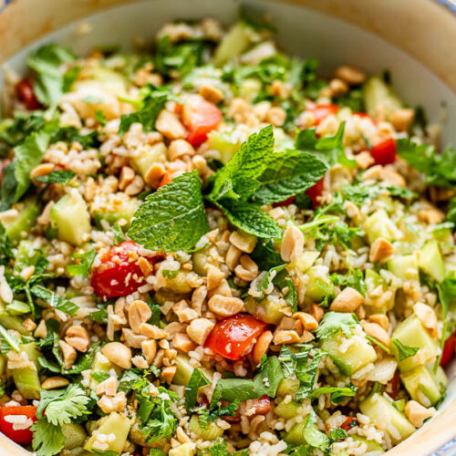 salade de riz, tomate et concombre à l'asiatique